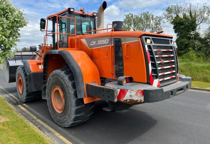 Doosan DL 550-5 wheel loader - Image 2