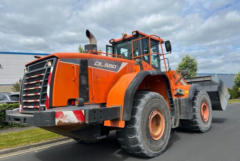 Doosan DL 550-5 wheel loader - Image 3