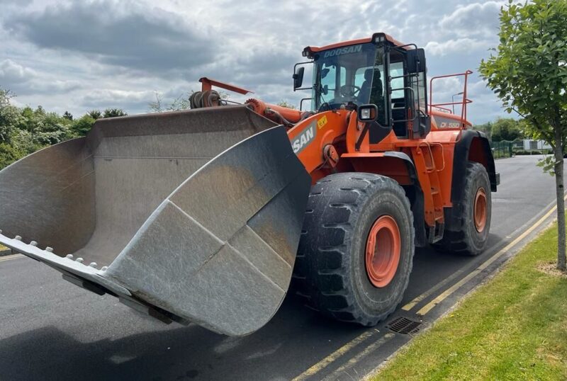 Doosan DL 550-5 wheel loader - Image 4