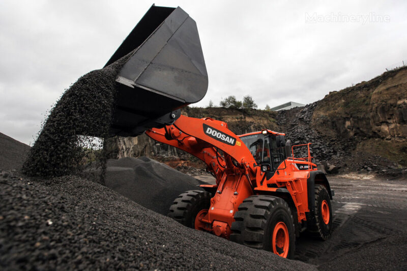 Doosan DL 550-5 wheel loader - Image 5