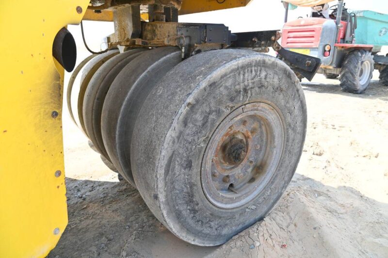 Dynapac CP275 Pneumatic Tire Roller - Image 2